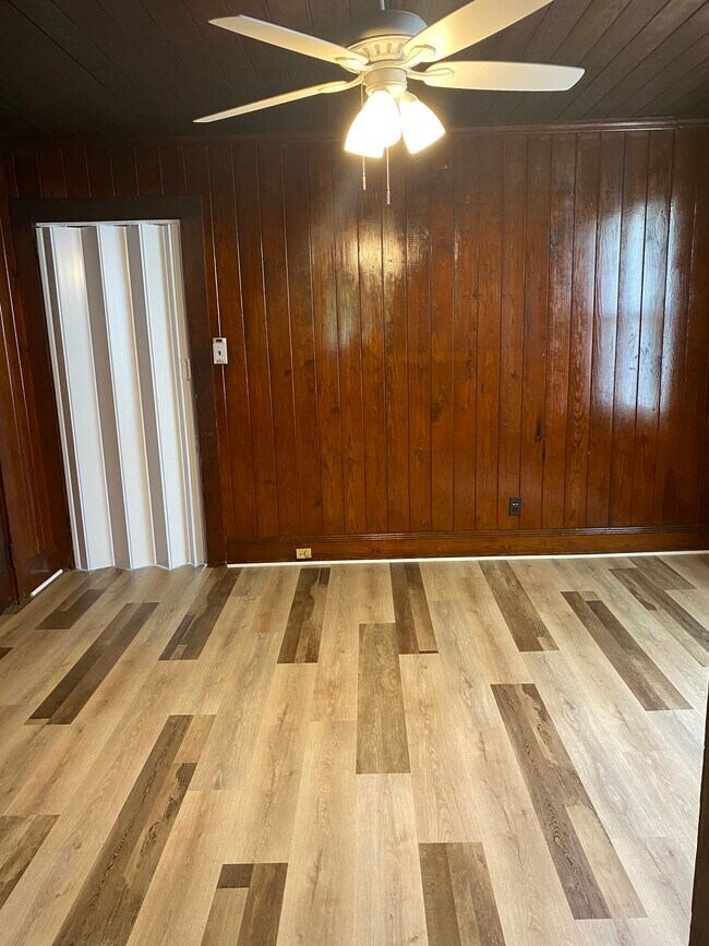 Dormitorio - 1018 Grace Ave