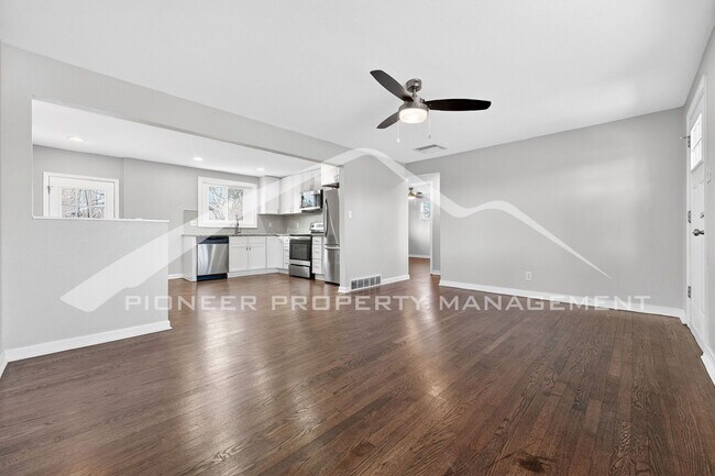 Foto del edificio - Gorgeous Home with Washer/Dryer and Fenced Yard