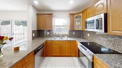 Building Photo - 8422 SW 44th Pl