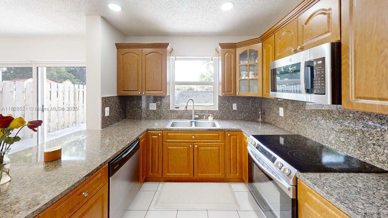 Primary Photo - 8422 SW 44th Pl