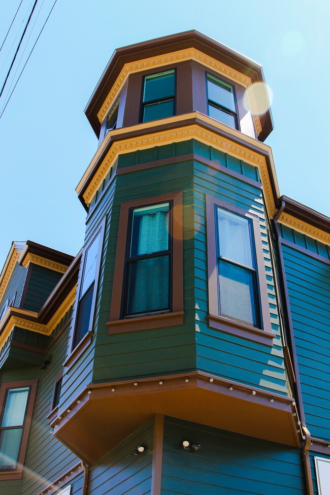 Beautiful Exterior - 350 4th St