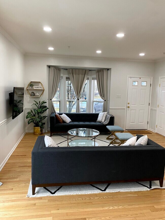 Living room - 9848 Sherwood Farm Rd