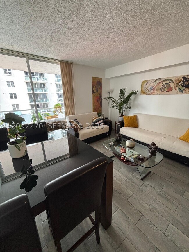 Foto del edificio - 5077 NW 7th St