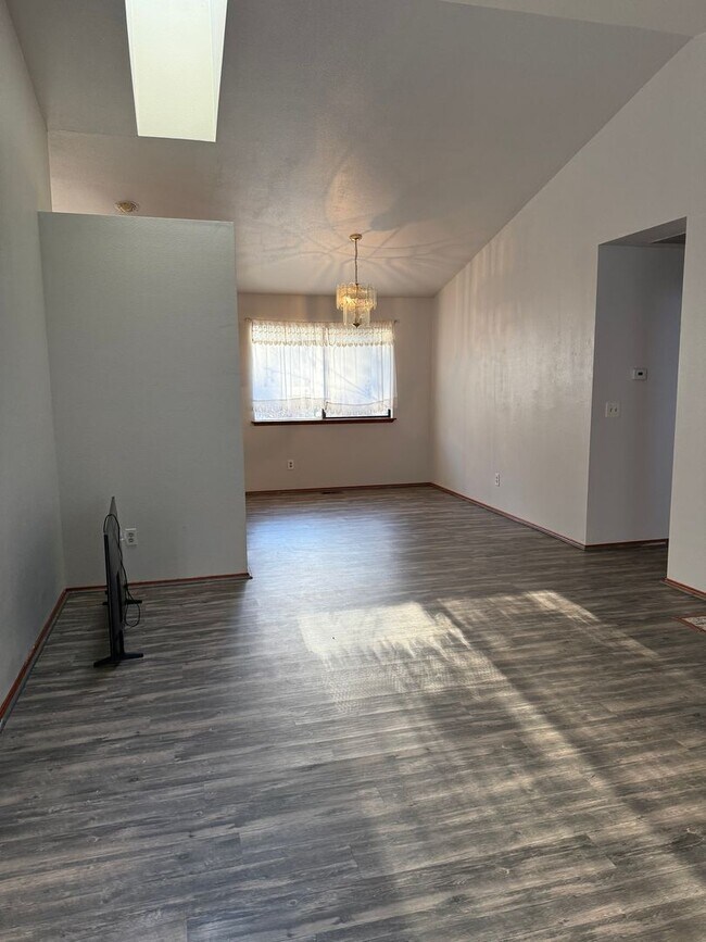 Foto del edificio - 2024 SE 8th Dr