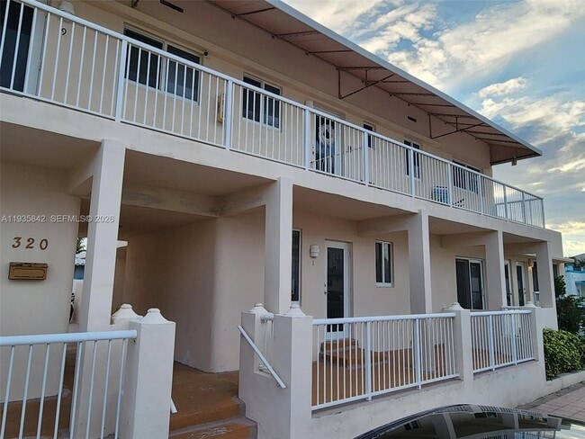 Building Photo - 320 New York St