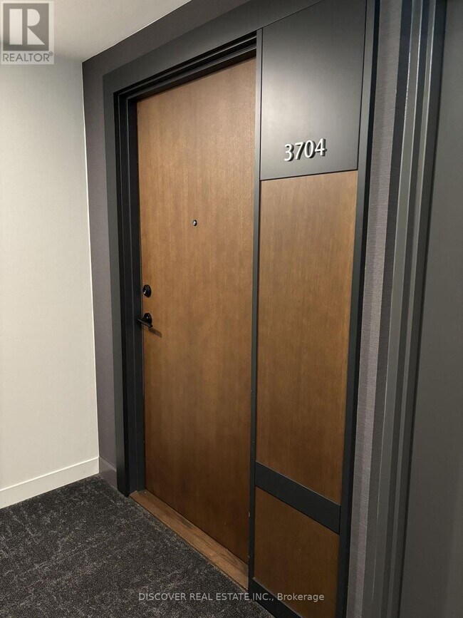 Photo du bâtiment - 4065 Confederation Pkwy