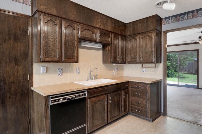 Building Photo - 5620 Granada Dr