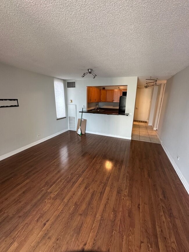 Building Photo - Amazing views from this BIG 20th floor 1bed!!! King size bedroom!