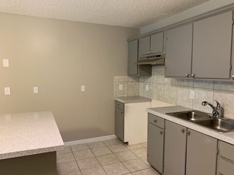 Building Photo - Charming 3-Bedroom Home for Rent in West J...