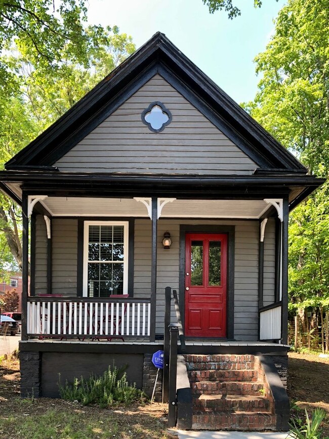 Building Photo - Historic Home with Loft