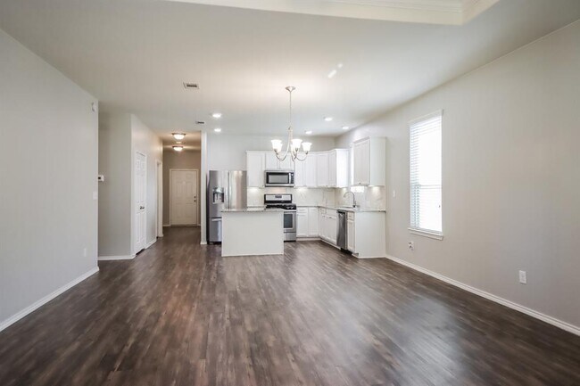 Foto del edificio - 4310 Roaring Timber Dr
