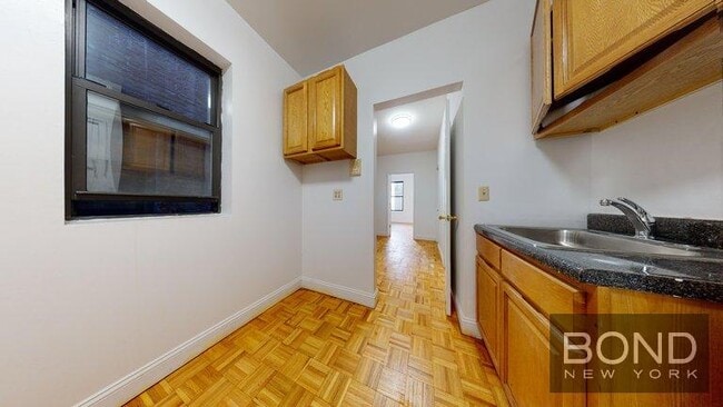 Building Photo - 405 W 50th St