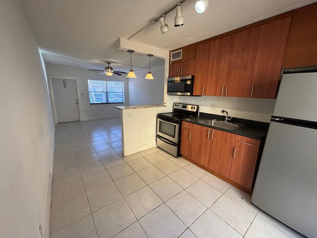 Building Photo - 4061 N Dixie Hwy