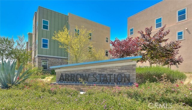 Foto del edificio - 8872 Maple Ave