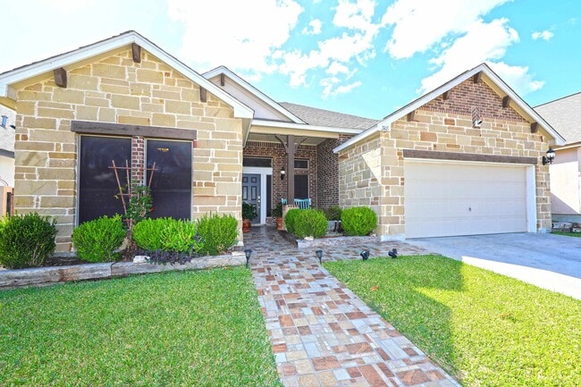 Building Photo - 318 Silverleaf Oak