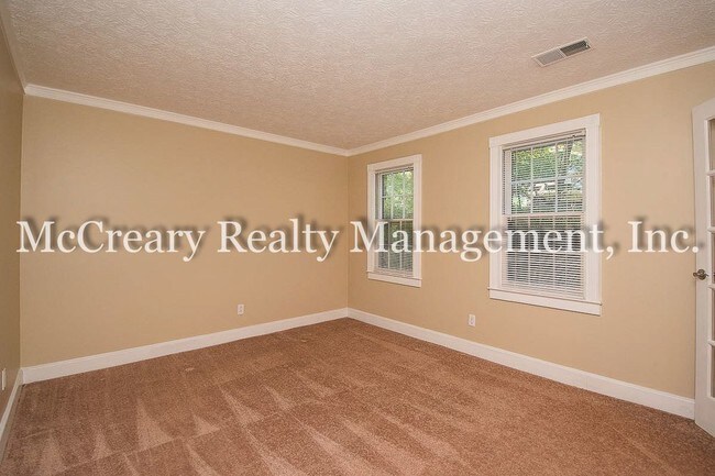 Building Photo - 3301 Creek Hollow Dr