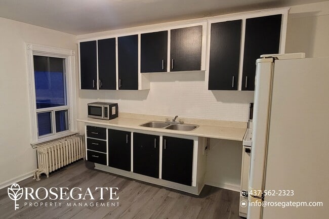 Building Photo - Pet-Friendly 2-Bedroom Apartment in Hamilton | All Utilities Included + Private Balcony
