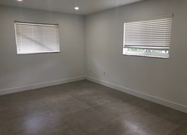 Building Photo - 339 Alesio Ave