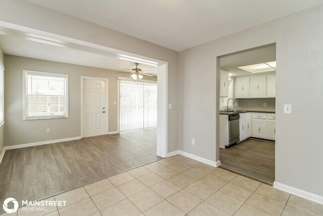 Building Photo - 1093 E Normandy Blvd, Deltona, FL 32725