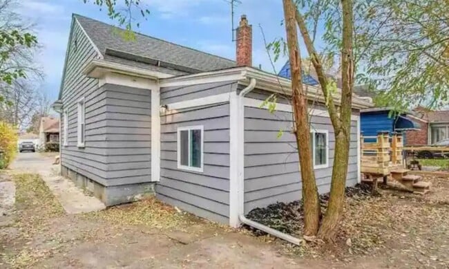 Rear View - 5571 Farmbrook St