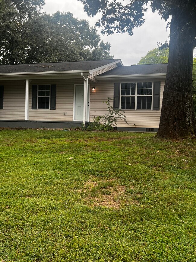 Building Photo - 914 Jerry St