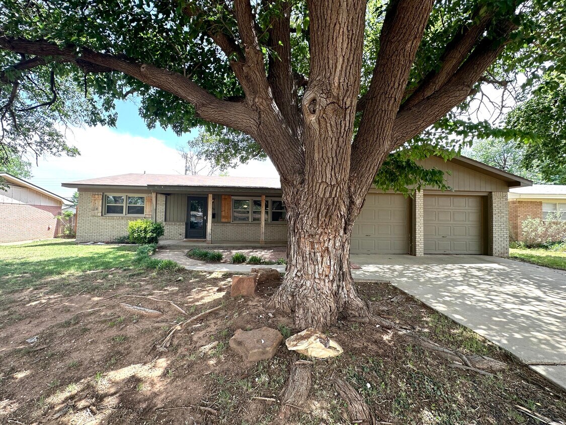 Foto principal - 4411 27th St