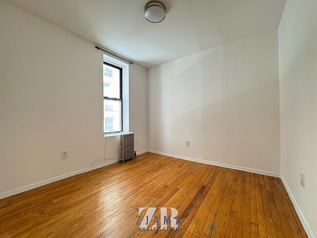 Foto del edificio - 392 E 4th St
