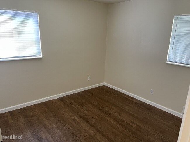 Foto del edificio - 4 br, 2 bath House - 80 Everett St