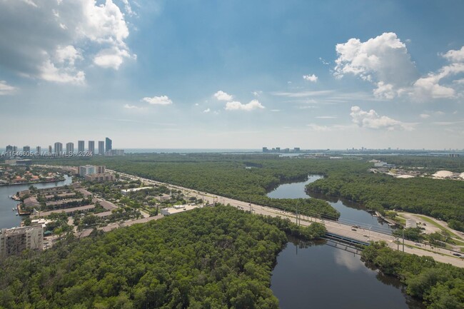 Foto del edificio - 16385 Biscayne Blvd