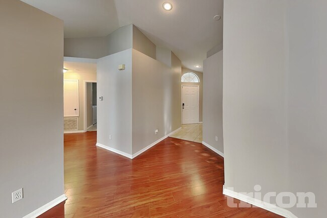 Foto del edificio - 529 Greg St