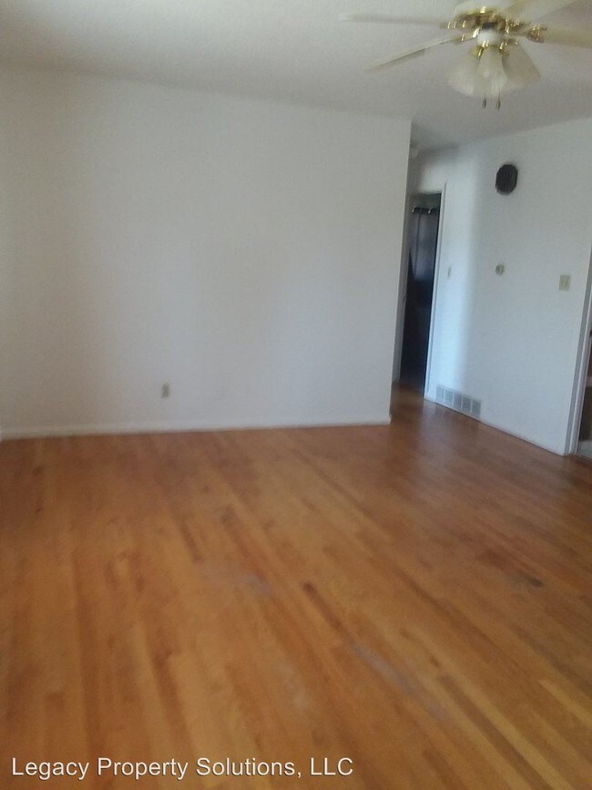 Building Photo - 5 br, 3 bath House - 4516 E. 11th Street