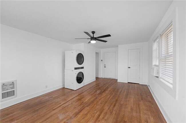 Building Photo - 1338 McLendon Ave NE