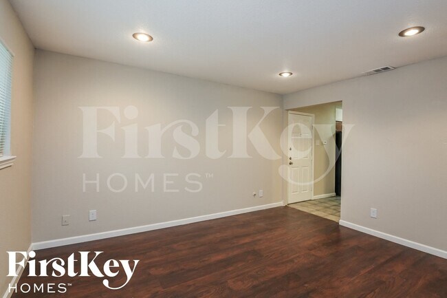 Foto del edificio - 7640 Ryan Ridge Dr