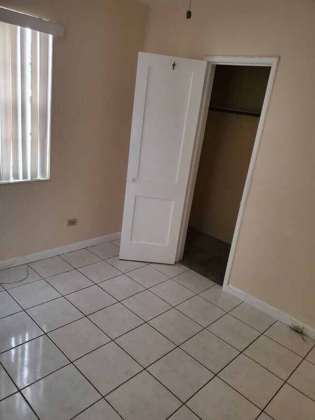 Foto del edificio - 165 NW 125th St