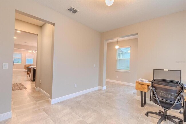 Foto del edificio - 8078 Glenlloyd Ave
