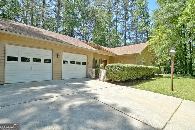Building Photo - 102 Brookwood Path