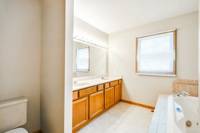 Building Photo - 1707 Jennifer Ln