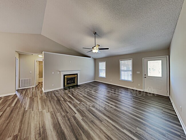 Foto del edificio - 19 Oak Meadow Ln