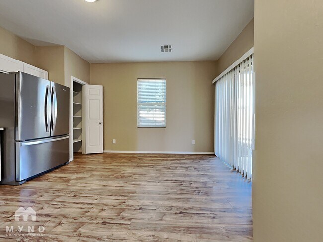 Foto del edificio - 4532 E Harrison St