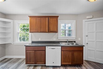 Building Photo - 3595 Glencairn Rd