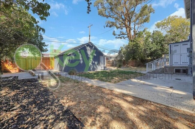 Building Photo - 1119 Lochbrae Rd