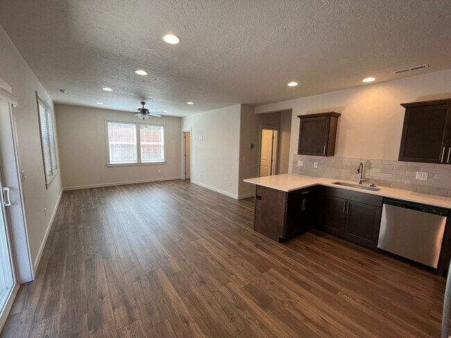 Foto del edificio - 2539 NE Studio Rd