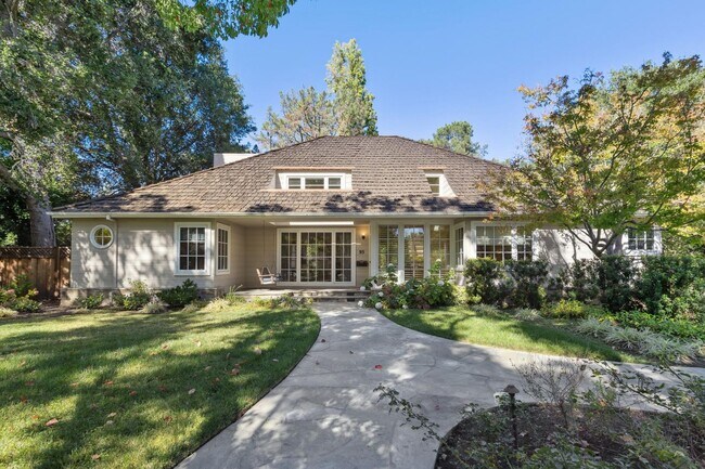 Foto del edificio - Beautifully Appointed Atherton Estate with...