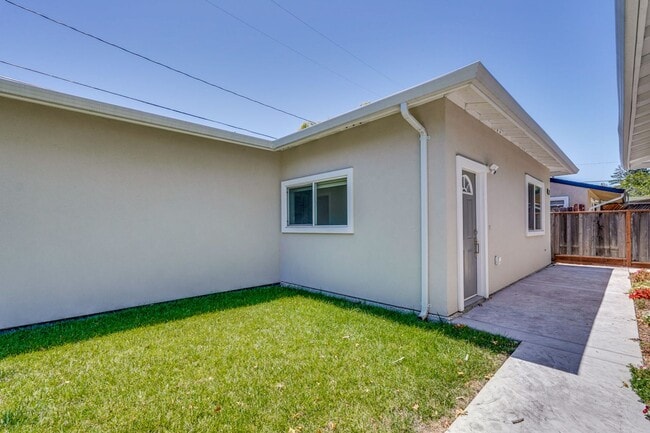 Building Photo - Excellent 2 bed 1 Bath ADU