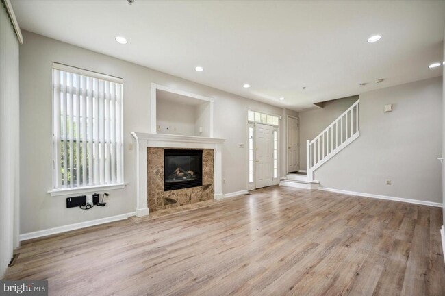 Building Photo - 701 Dresher Woods Dr