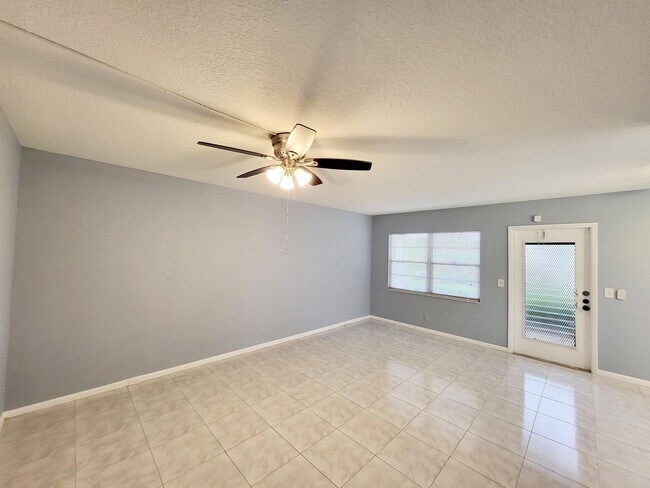 Building Photo - 509 Mansfield M