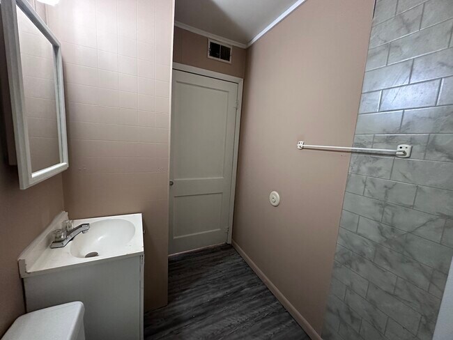 Building Photo - 225 Grace-