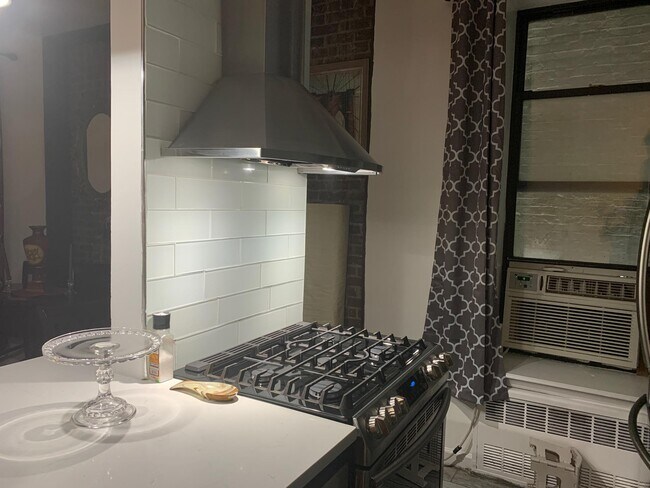 Building Photo - 51 W 106th St
