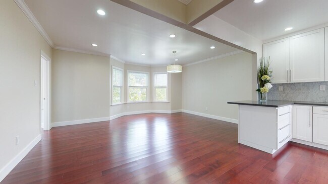 Building Photo - 304 32nd Ave