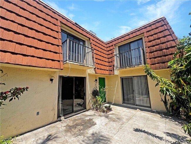 Foto del edificio - 5241 Cedarbend Dr
